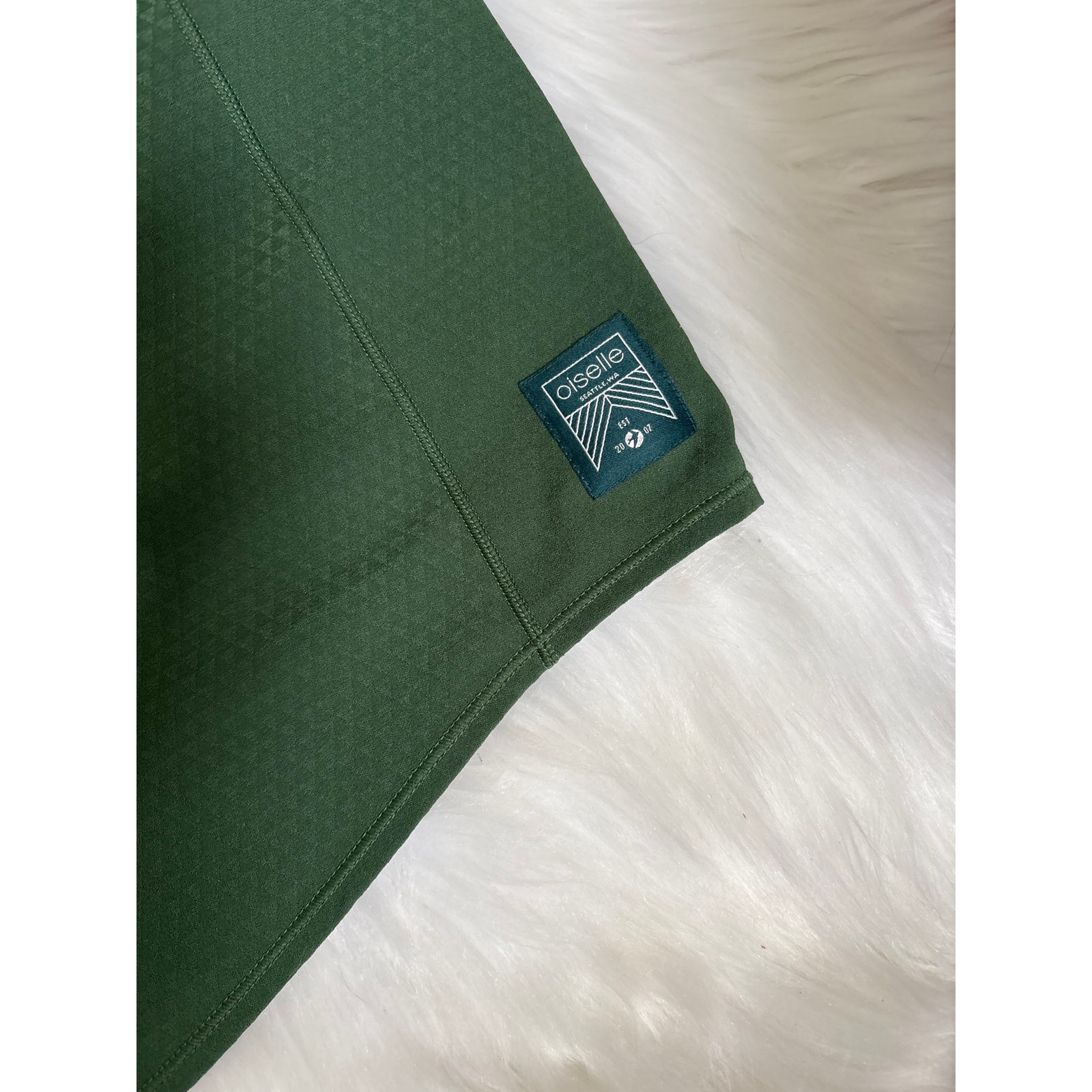 Oiselle Nwt Long Roga Running Shorts Size 24/26 Lush Green — image 5 of 7